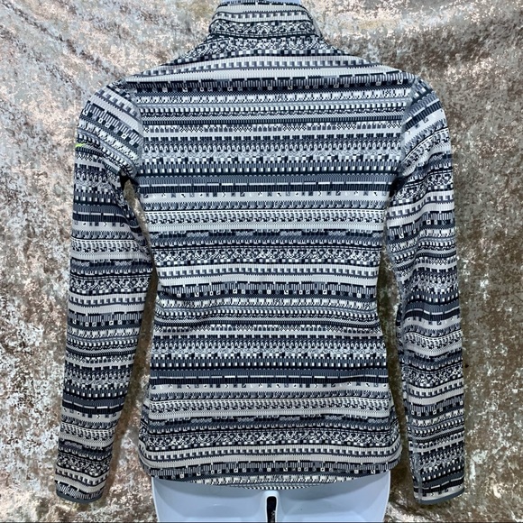 Nike Dri Fit 1/2 Zip Top - Picture 7 of 9